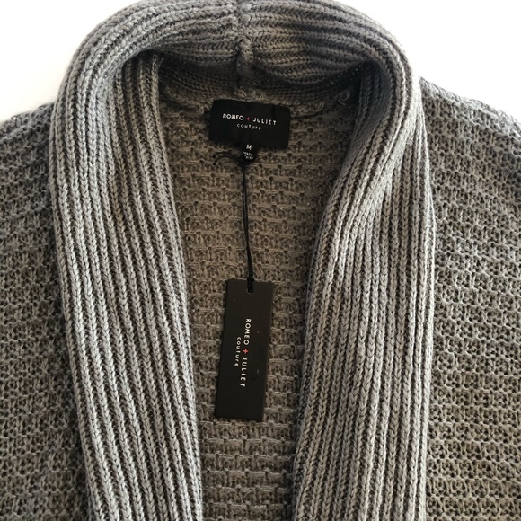 Romeo + Juliet Couture - Picture 3 of 6